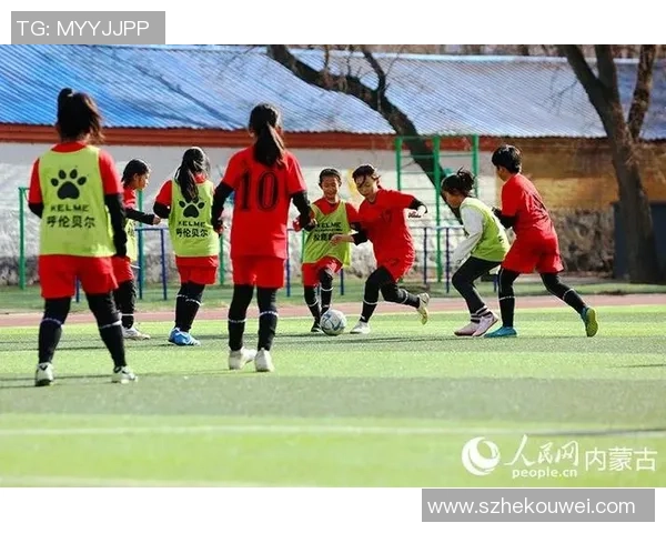 宿舍足球围巾的魅力与情感连接让青春在绿茵场上绽放光彩 宿舍足球围巾的魅力与情感连接让青春在绿茵场上绽放光彩